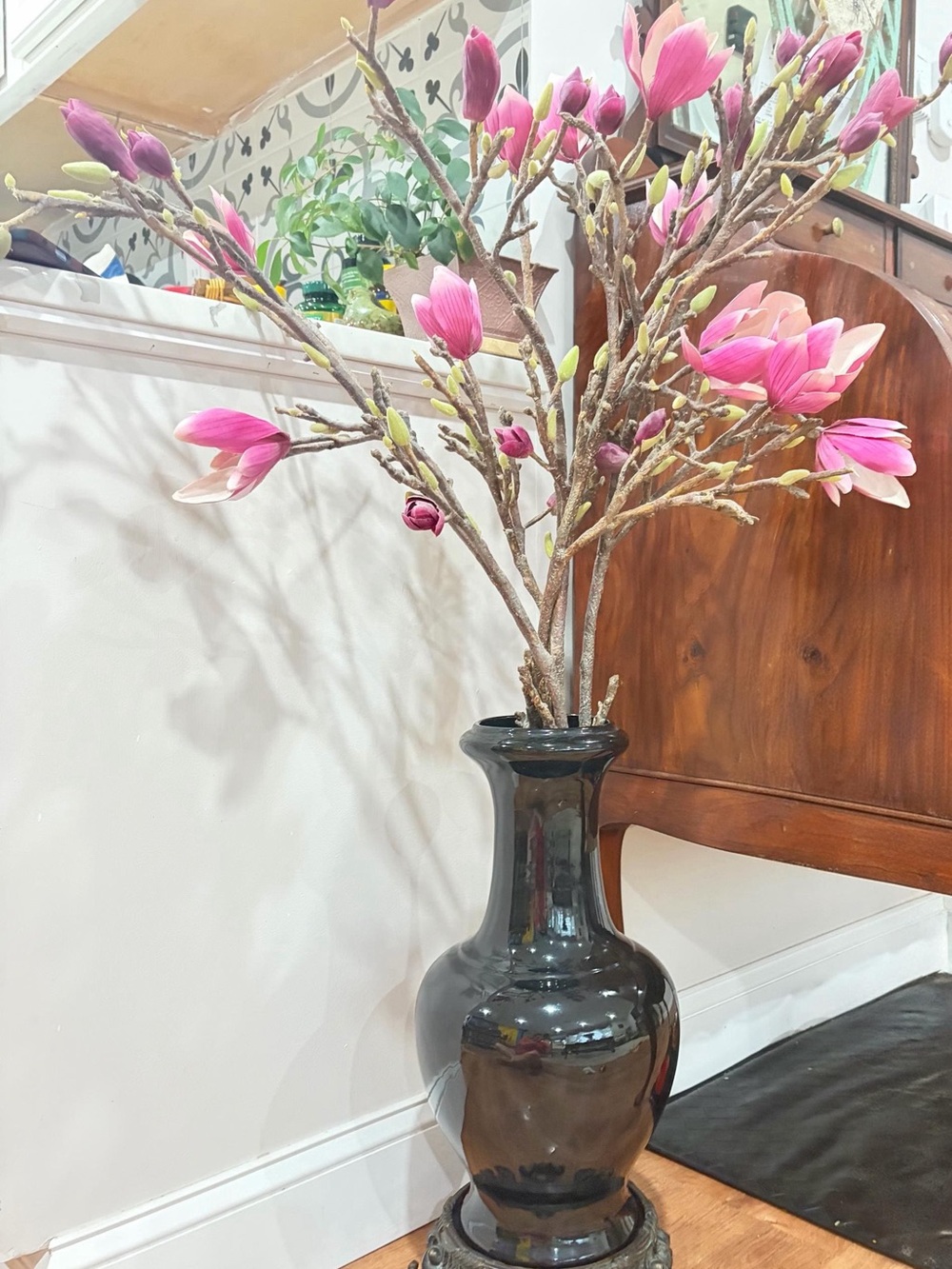 LUXE Vintage Black Ceramic Vase w/ Ornate Cast Iron Base | Statement Deco + A 🎁 - Picture 2 of 6